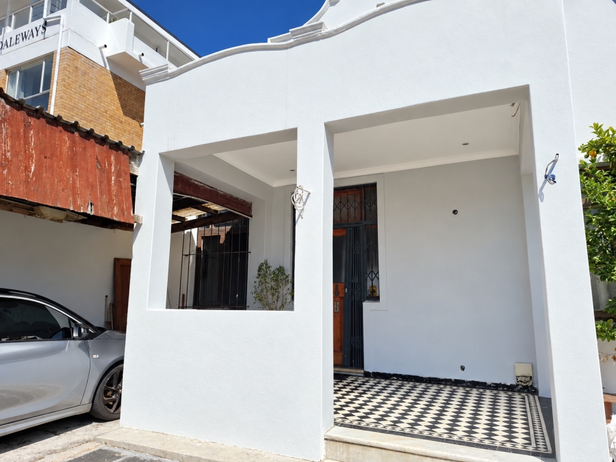 3 Bedroom Property for Sale in Sea Point Western Cape